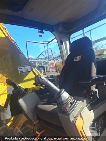 Escavadeira Caterpillar 320