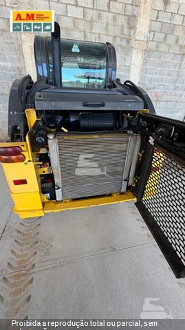 Mini-Carregadeira New Holland L318