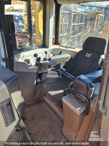 Trator de Esteira Caterpillar D6T