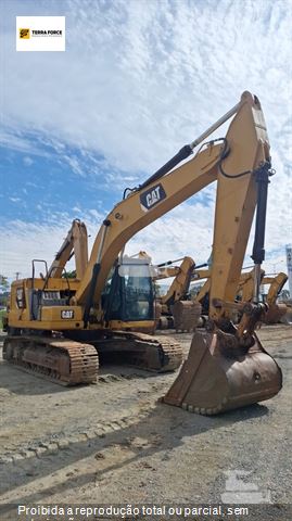 Escavadeira Caterpillar 320