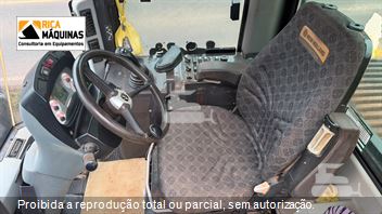 Pá Carregadeira New Holland W130 B