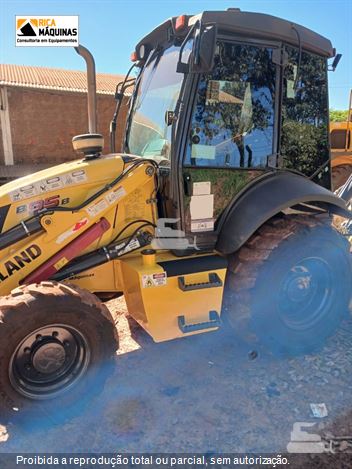 Retro Escavadeira New Holland B95B