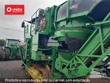Colheitadeira John Deere CH570