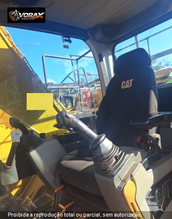 Escavadeira Caterpillar 320