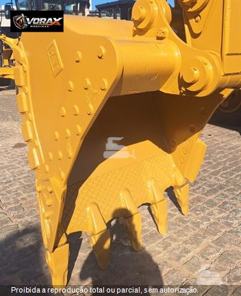 Escavadeira Caterpillar 320