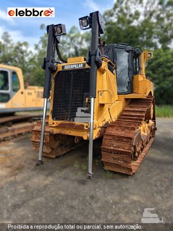 Trator de Esteira Caterpillar D8T