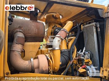 Trator de Esteira Caterpillar D8T