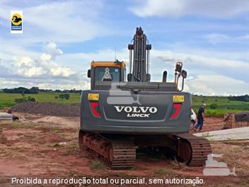 Escavadeira Volvo EC210D