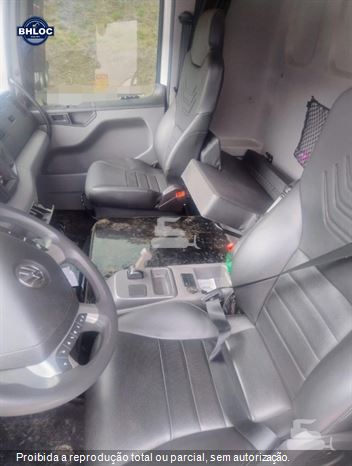 Caminhão Volkswagen 30-320 Constellation 8x2 2p (diesel)(E6)