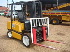 Empilhadeira Yale GP25RE